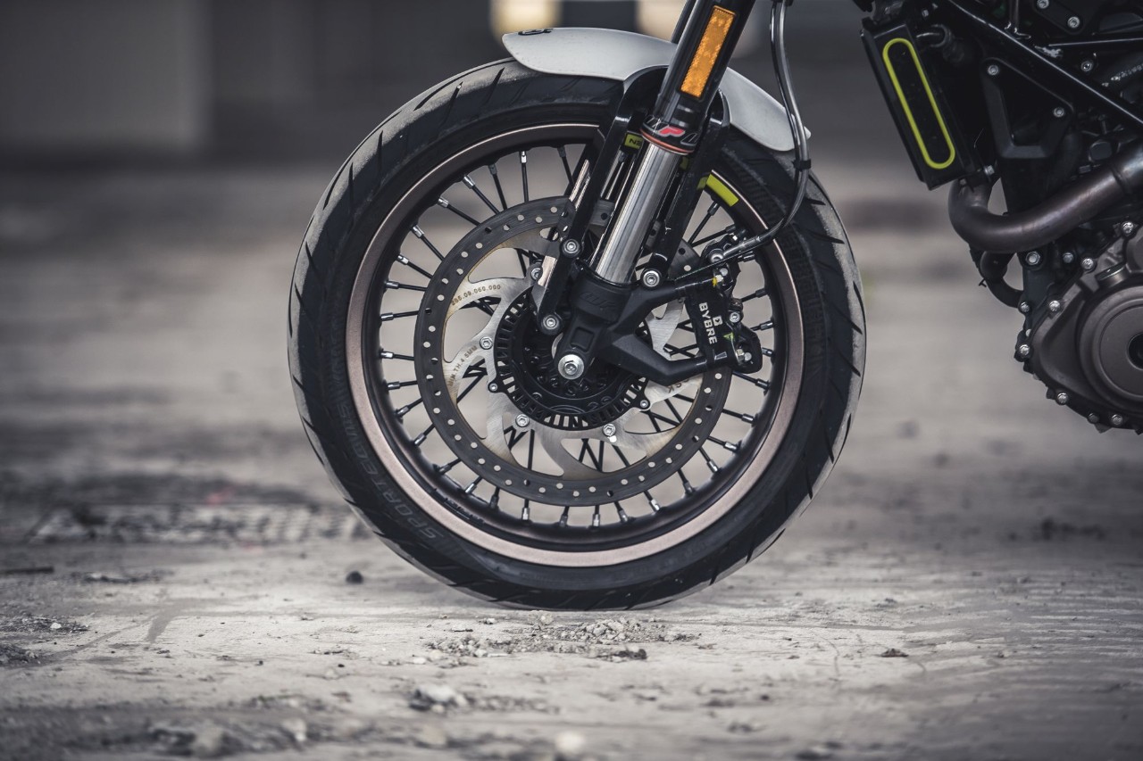 Comparativa naked 300: Honda CB300R VS Husqvarna Vitpilen 401