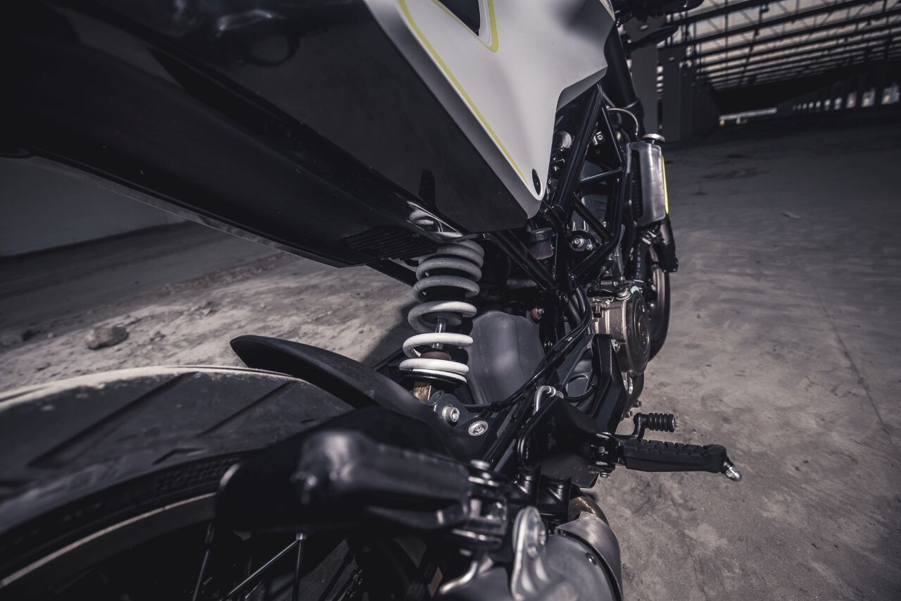 Comparativa naked 300: Honda CB300R VS Husqvarna Vitpilen 401