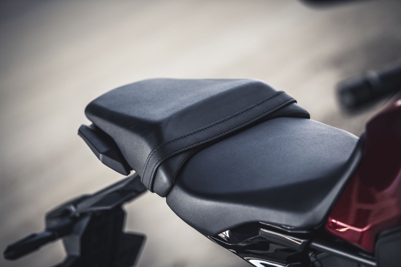 Comparativa naked 300: Honda CB300R VS Husqvarna Vitpilen 401