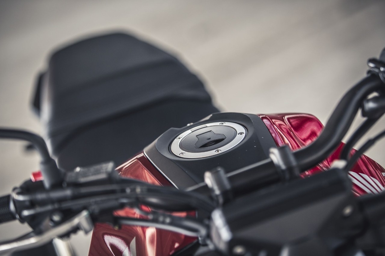 Comparativa naked 300: Honda CB300R VS Husqvarna Vitpilen 401