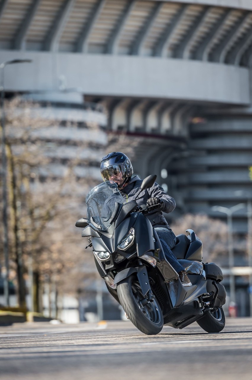 Honda Forza 300 Deluxe vs Yamaha XMAX 300 Iron Max: pronti a tutto