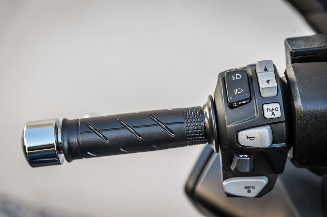 Honda Forza 300 Deluxe vs Yamaha XMAX 300 Iron Max: pronti a tutto