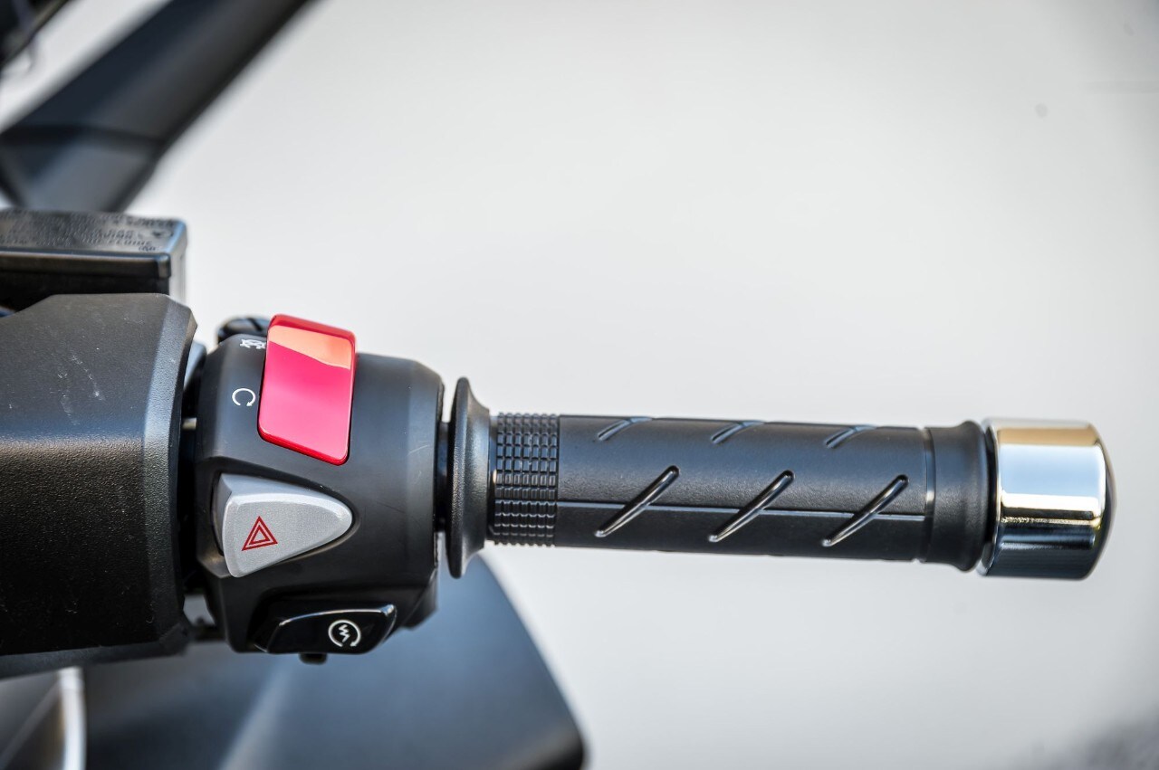 Honda Forza 300 Deluxe vs Yamaha XMAX 300 Iron Max: pronti a tutto