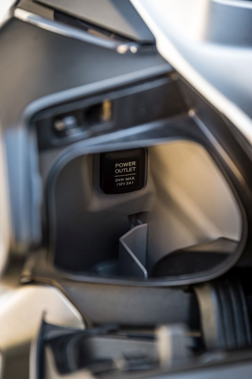 Honda Forza 300 Deluxe vs Yamaha XMAX 300 Iron Max: pronti a tutto