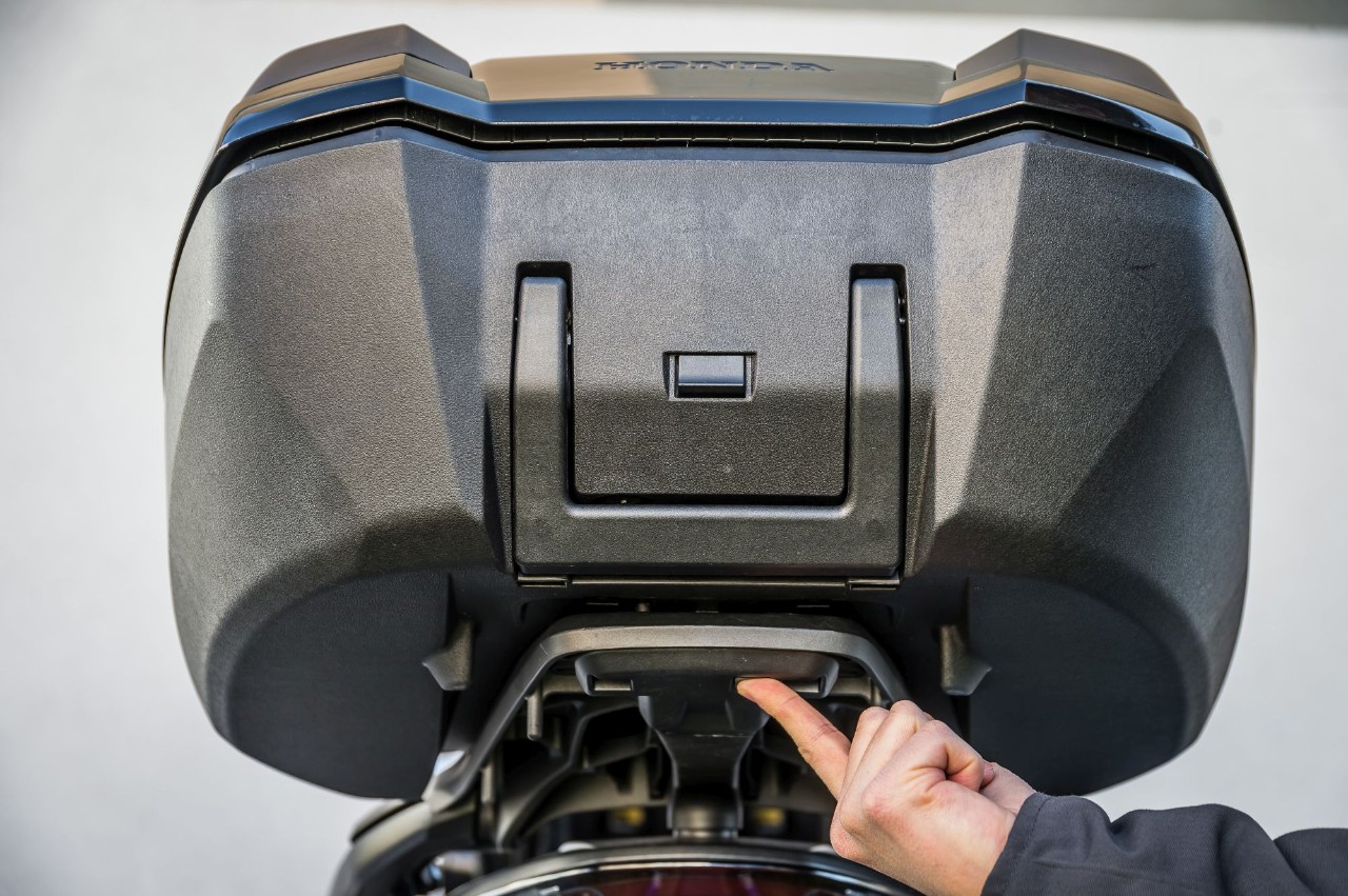 Honda Forza 300 Deluxe vs Yamaha XMAX 300 Iron Max: pronti a tutto