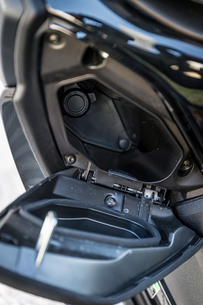 Honda Forza 300 Deluxe vs Yamaha XMAX 300 Iron Max: pronti a tutto