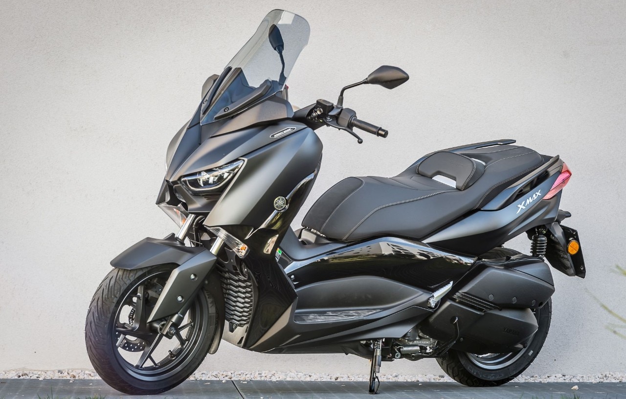 Honda Forza 300 Deluxe vs Yamaha XMAX 300 Iron Max: pronti a tutto