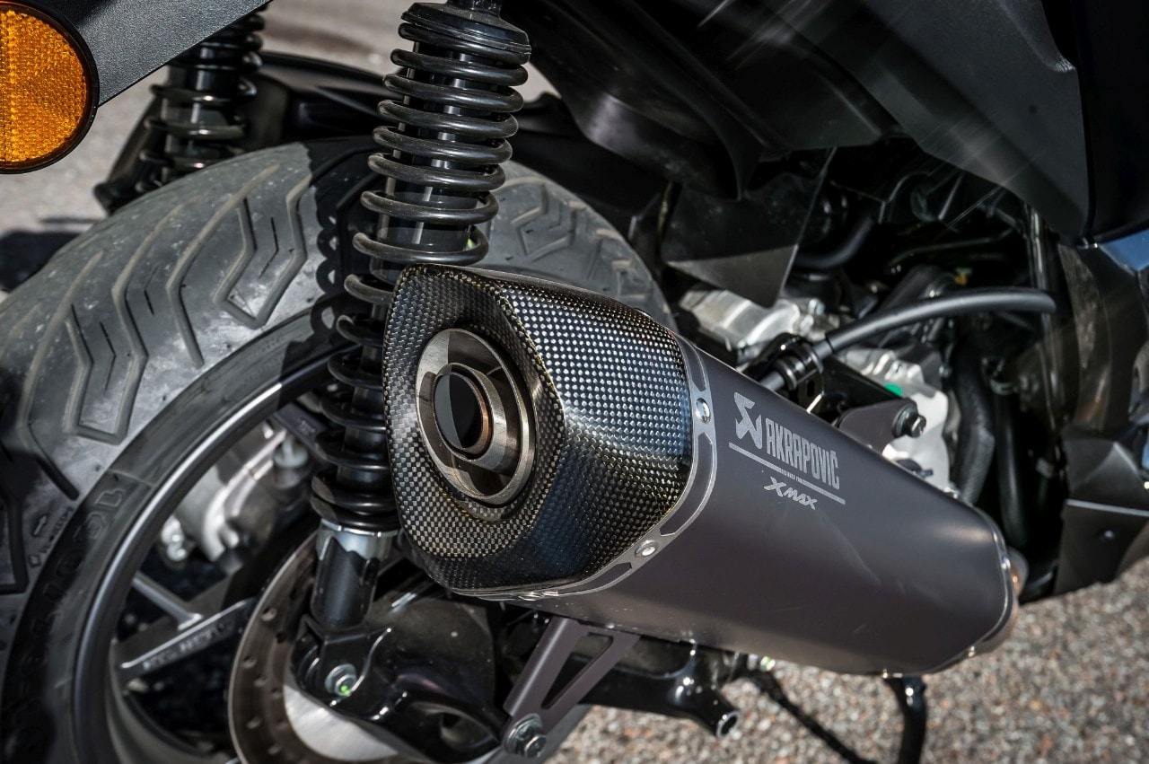 Honda Forza 300 Deluxe vs Yamaha XMAX 300 Iron Max: pronti a tutto