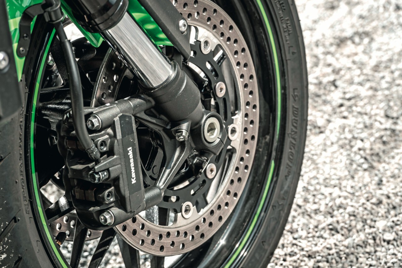 Kawasaki Z900RS vs Z900RS Café: sfida in famiglia