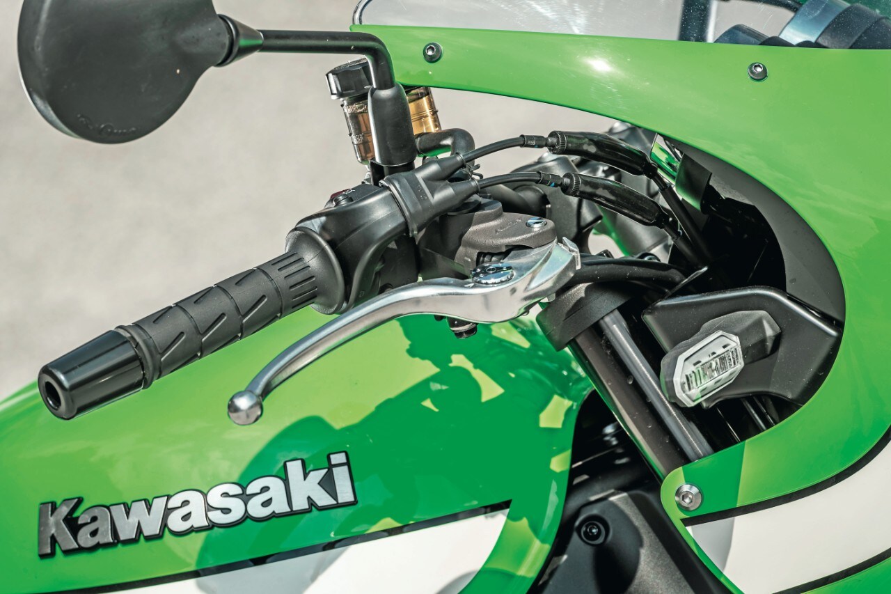Kawasaki Z900RS vs Z900RS Café: sfida in famiglia