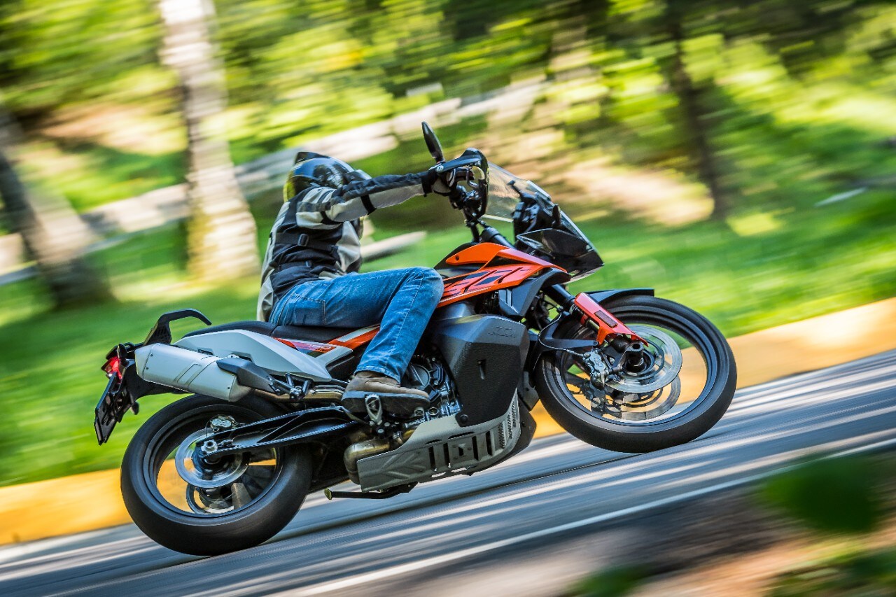 KTM 790 Adventure  vs Moto Guzzi V85 TT: punti di vista