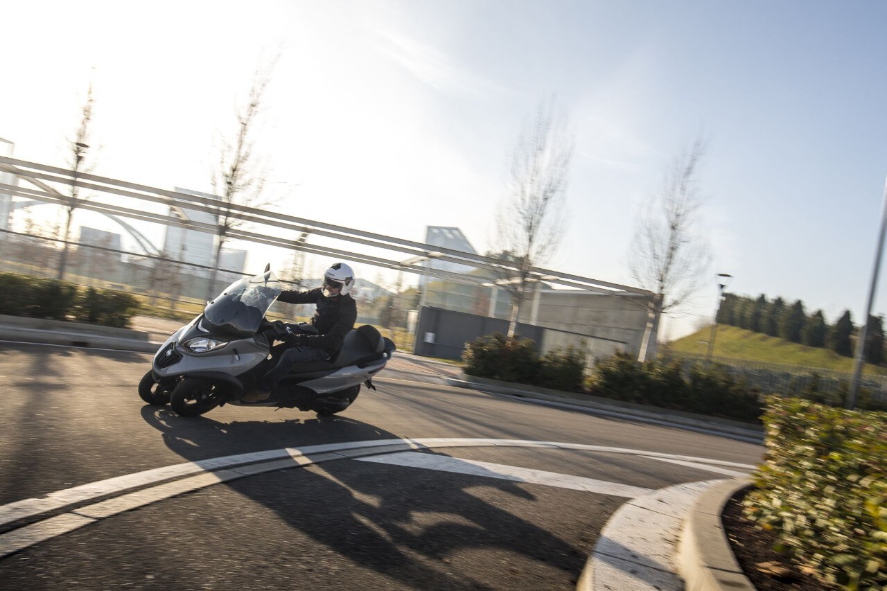 Piaggio MP3 350: tre ruote all season