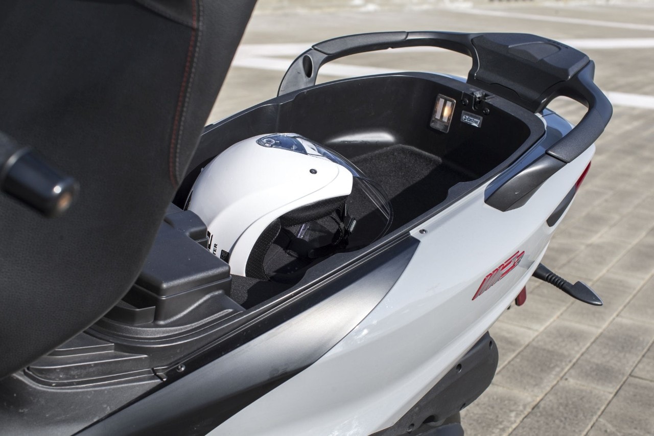 Piaggio MP3 350: tre ruote all season