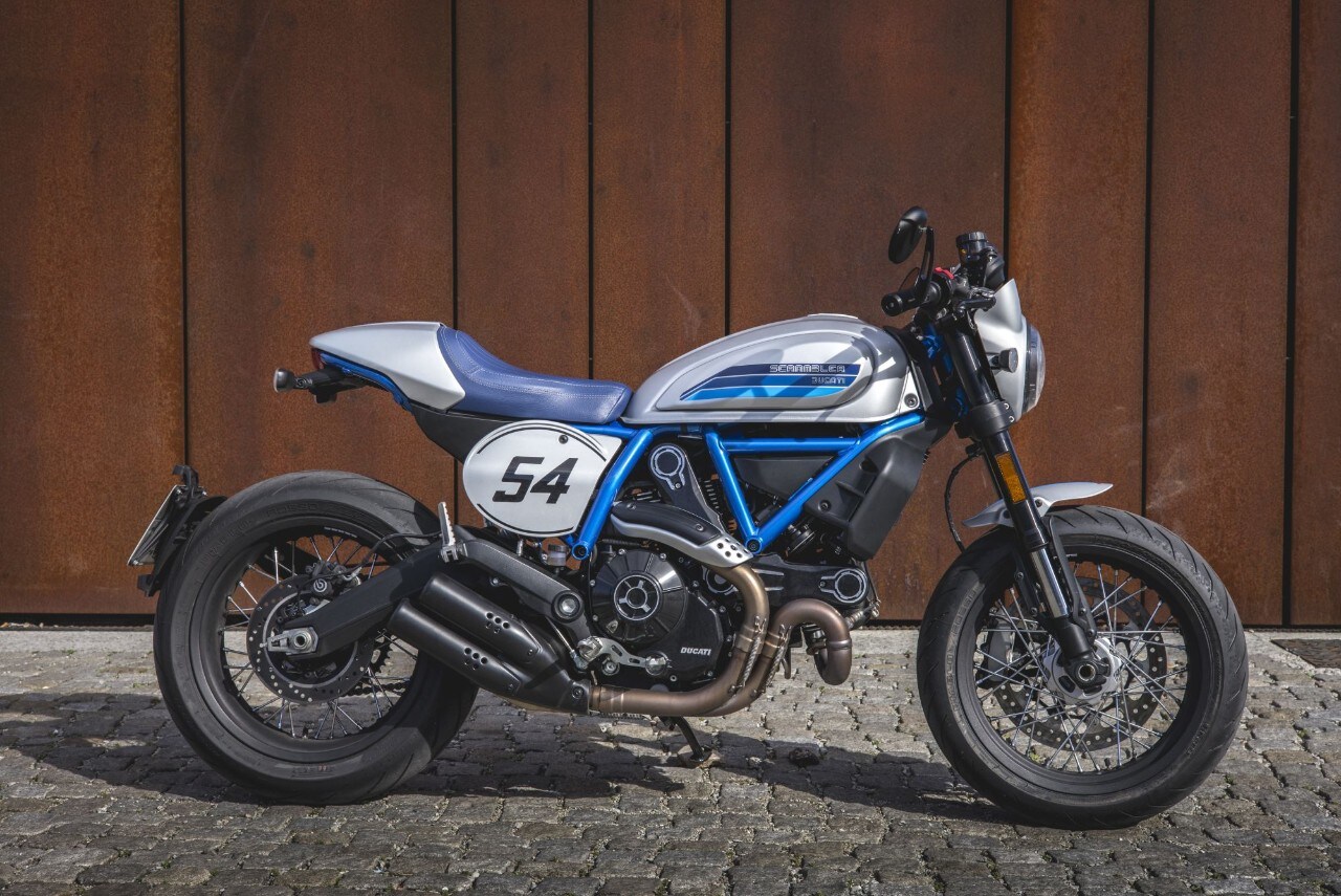 Scrambler Ducati Café Racer vs Husqvarna Vitpilen 701: a muso duro