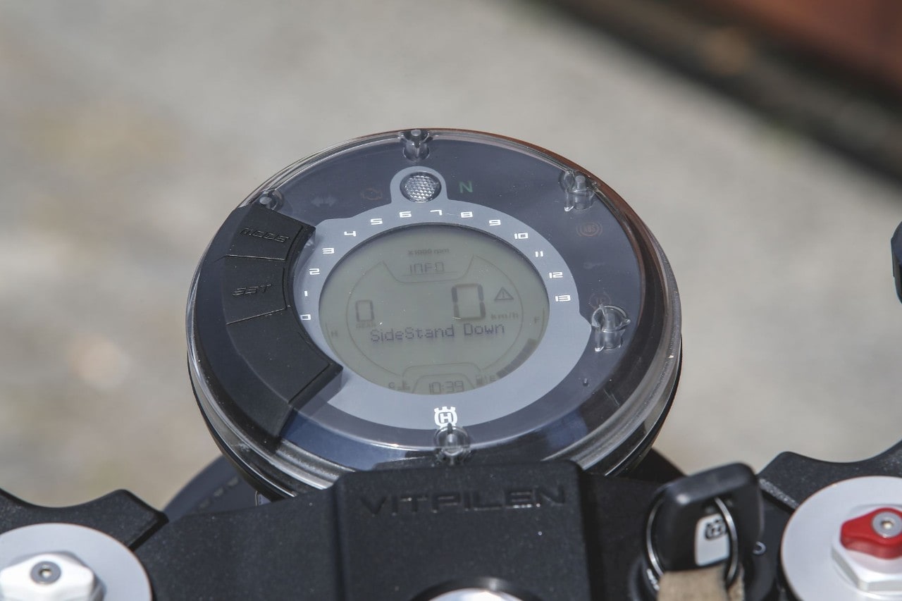 Scrambler Ducati Café Racer vs Husqvarna Vitpilen 701: a muso duro