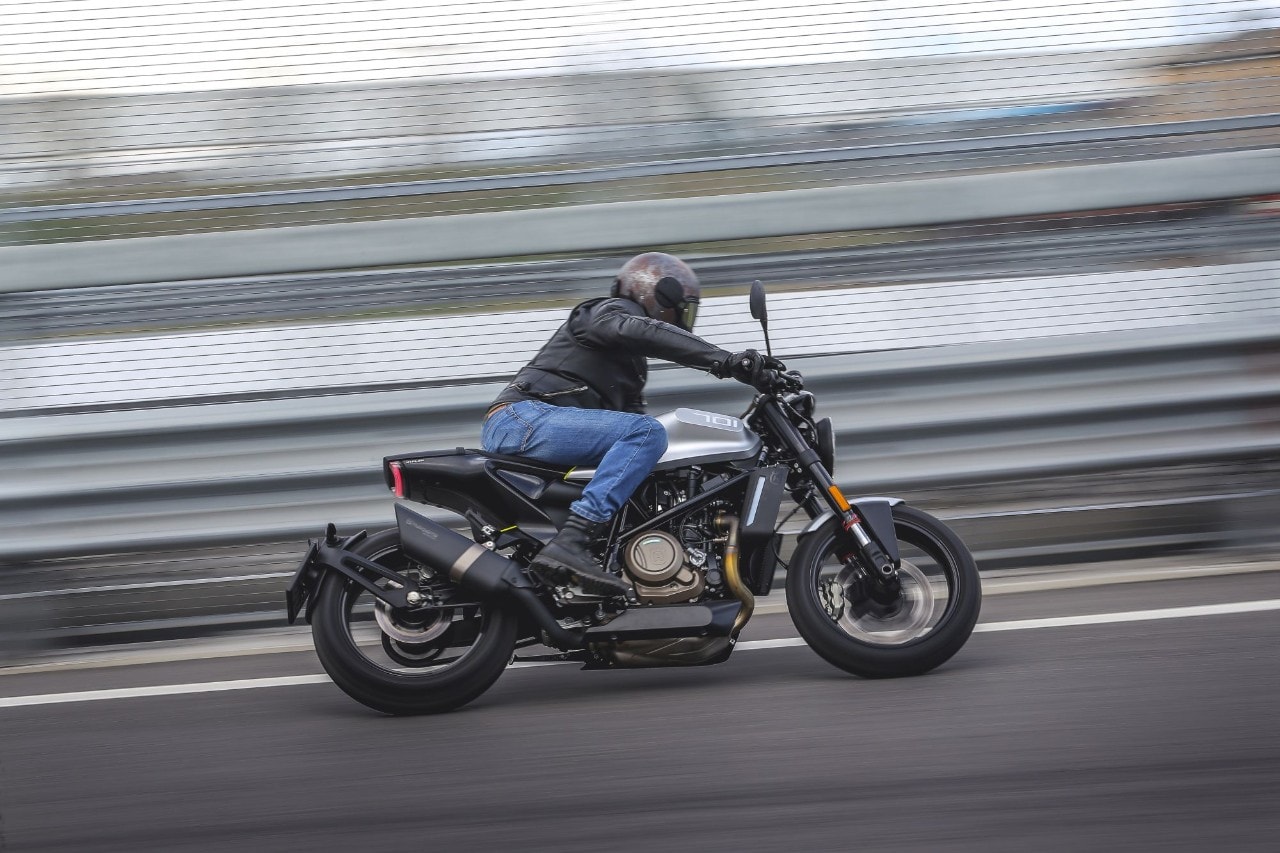 Scrambler Ducati Café Racer vs Husqvarna Vitpilen 701: a muso duro
