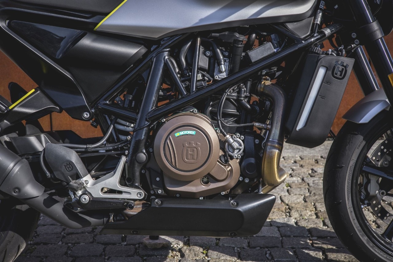 Scrambler Ducati Café Racer vs Husqvarna Vitpilen 701: a muso duro