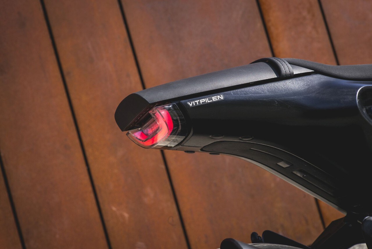 Scrambler Ducati Café Racer vs Husqvarna Vitpilen 701: a muso duro