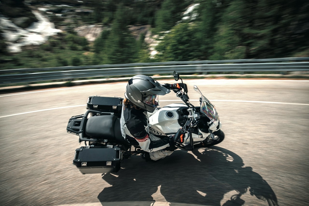 Triumph Tiger 1200 XRT vs Tiger 800 XRT, crossover contro