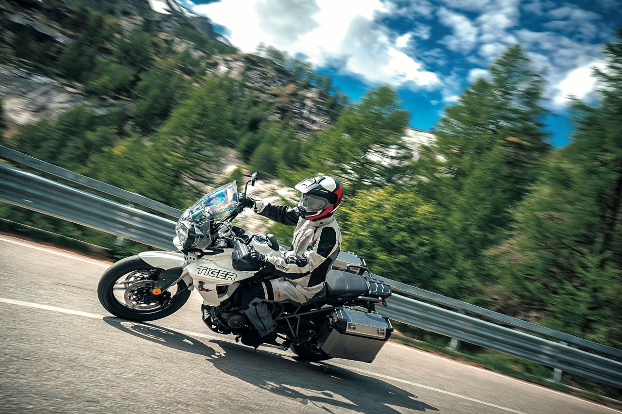 Triumph Tiger 1200 XRT vs Tiger 800 XRT, crossover contro