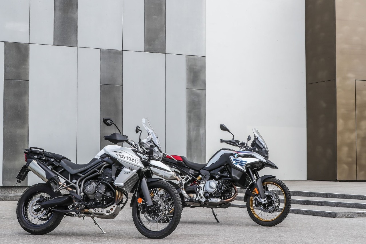 BMW F 850 GS Rallye VS Triumph Tiger 800 XCA: terre di mezzo 