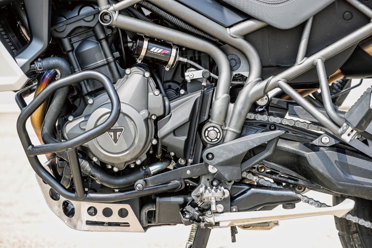 BMW F 850 GS Rallye VS Triumph Tiger 800 XCA: terre di mezzo 