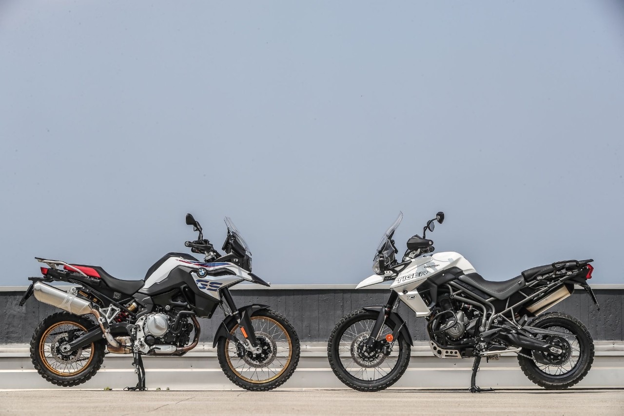 BMW F 850 GS Rallye VS Triumph Tiger 800 XCA: terre di mezzo 