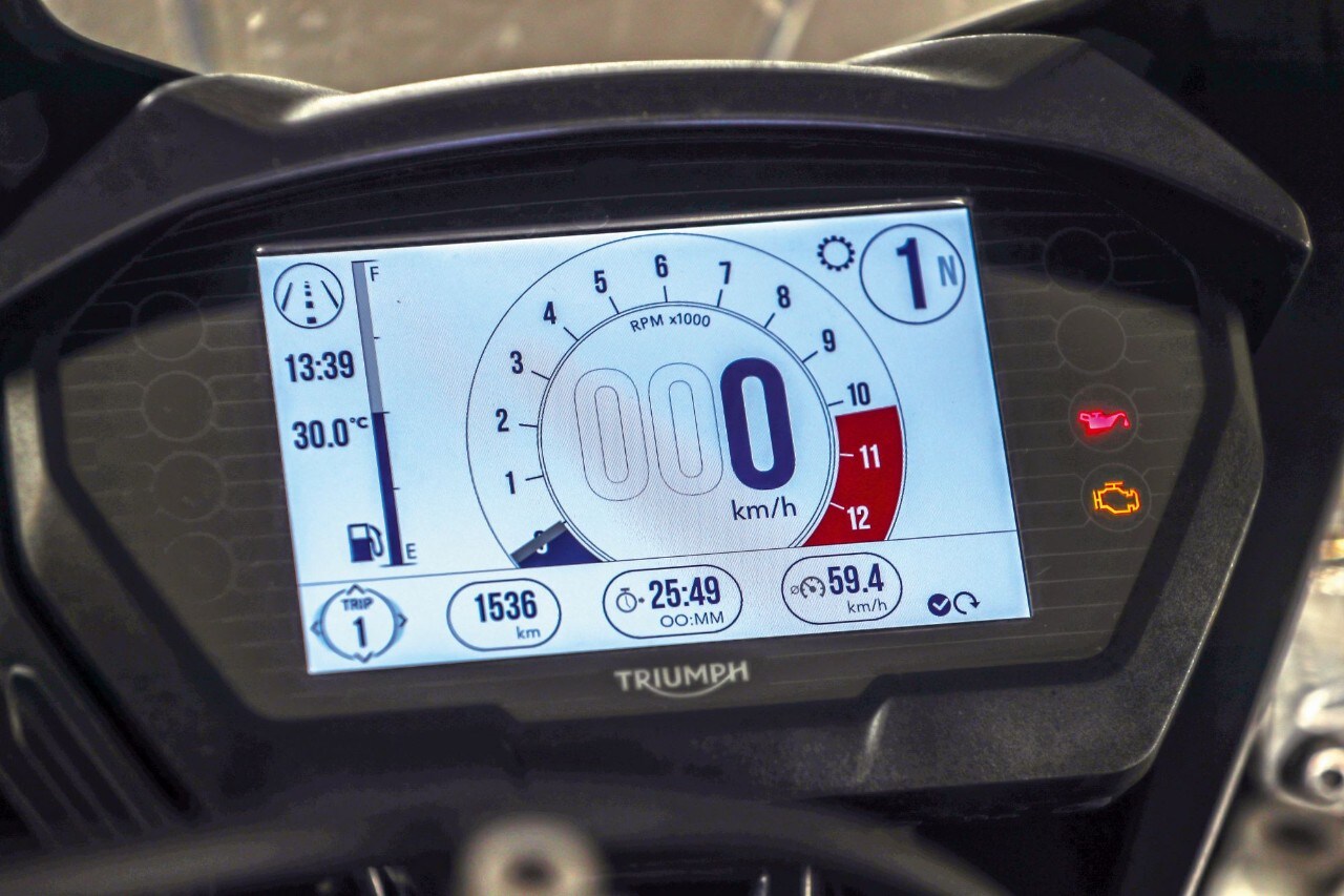 BMW F 850 GS Rallye VS Triumph Tiger 800 XCA: terre di mezzo 