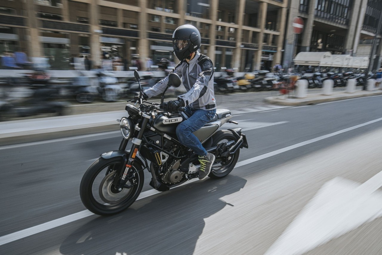 Brixton Crossfire 500 vs Husqvarna Svartpilen 401