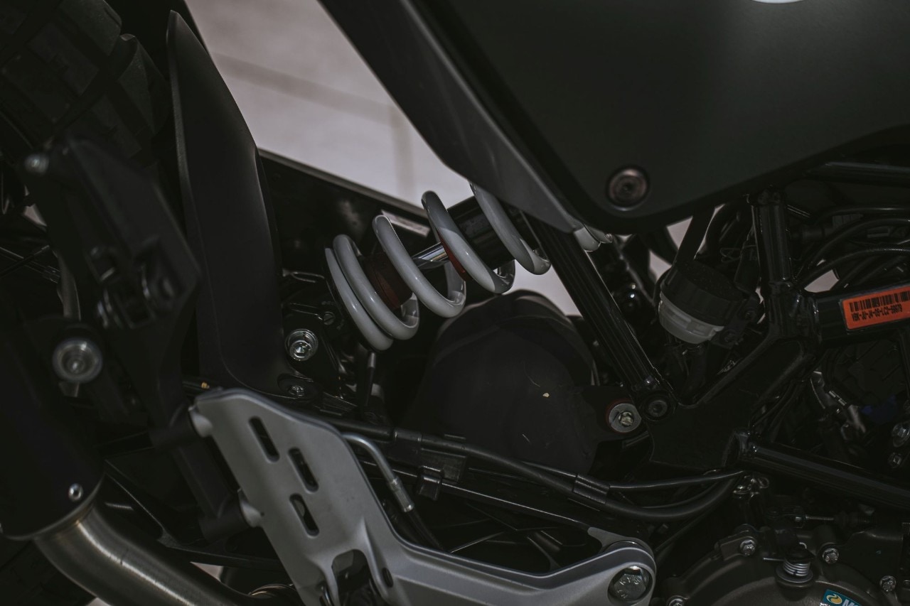 Brixton Crossfire 500 vs Husqvarna Svartpilen 401