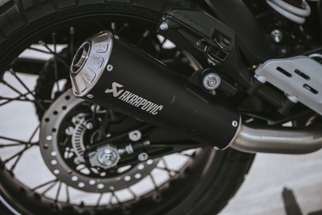 Brixton Crossfire 500 vs Husqvarna Svartpilen 401