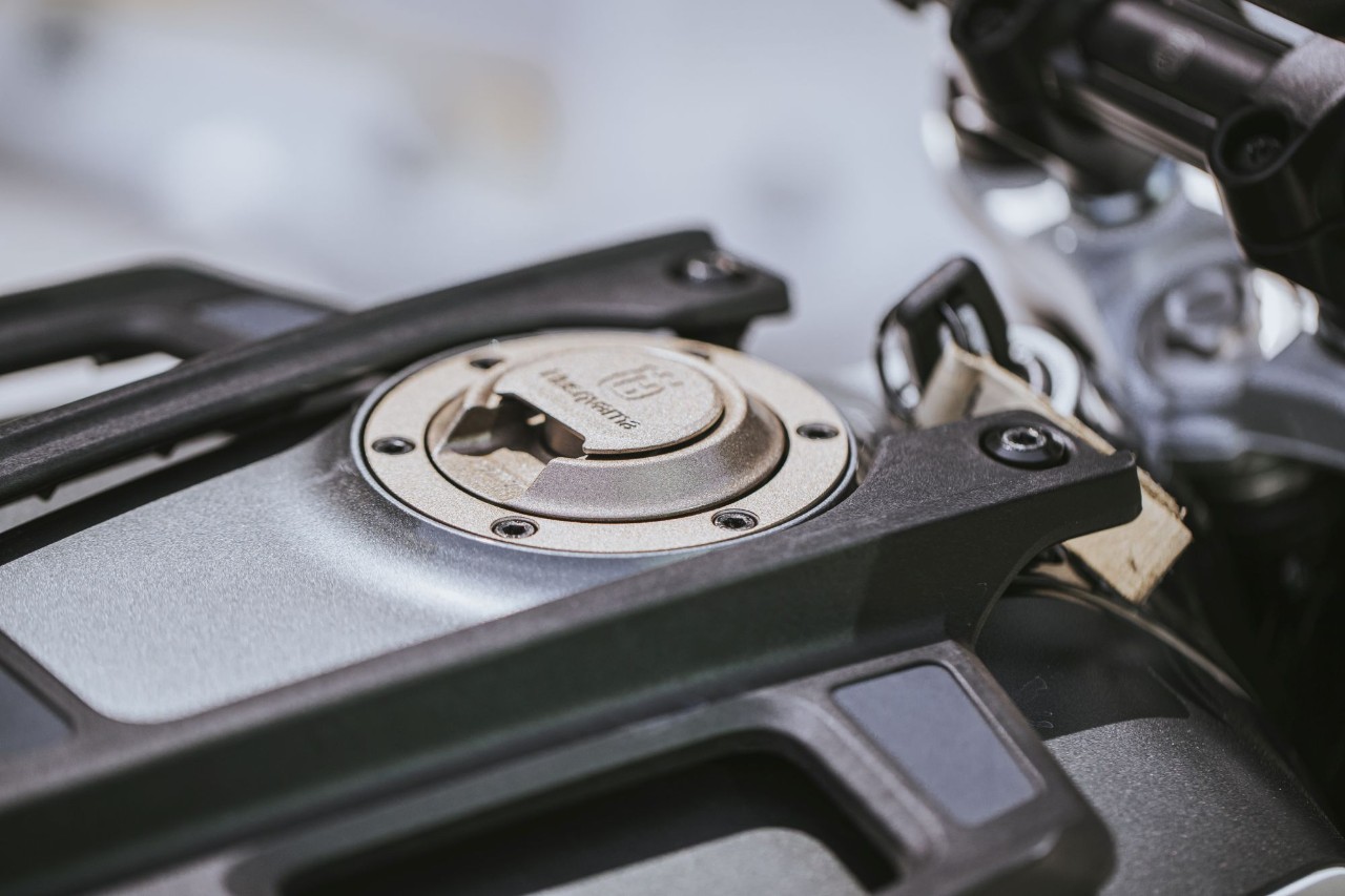 Brixton Crossfire 500 vs Husqvarna Svartpilen 401