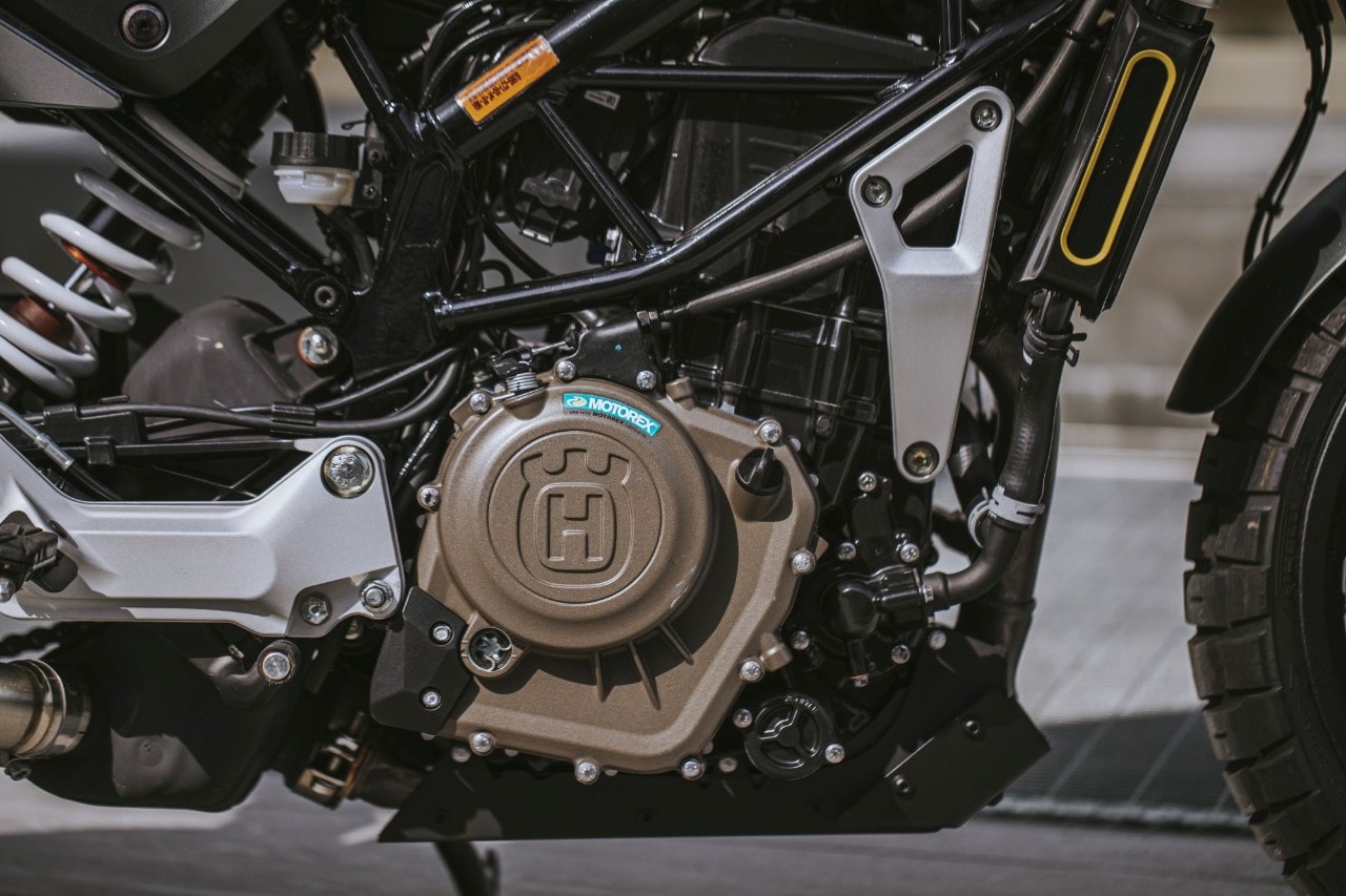 Brixton Crossfire 500 vs Husqvarna Svartpilen 401