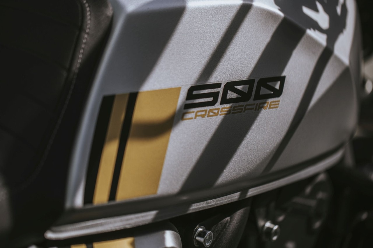 Brixton Crossfire 500 vs Husqvarna Svartpilen 401