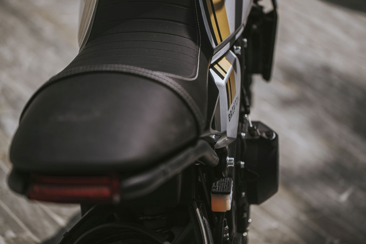 Brixton Crossfire 500 vs Husqvarna Svartpilen 401