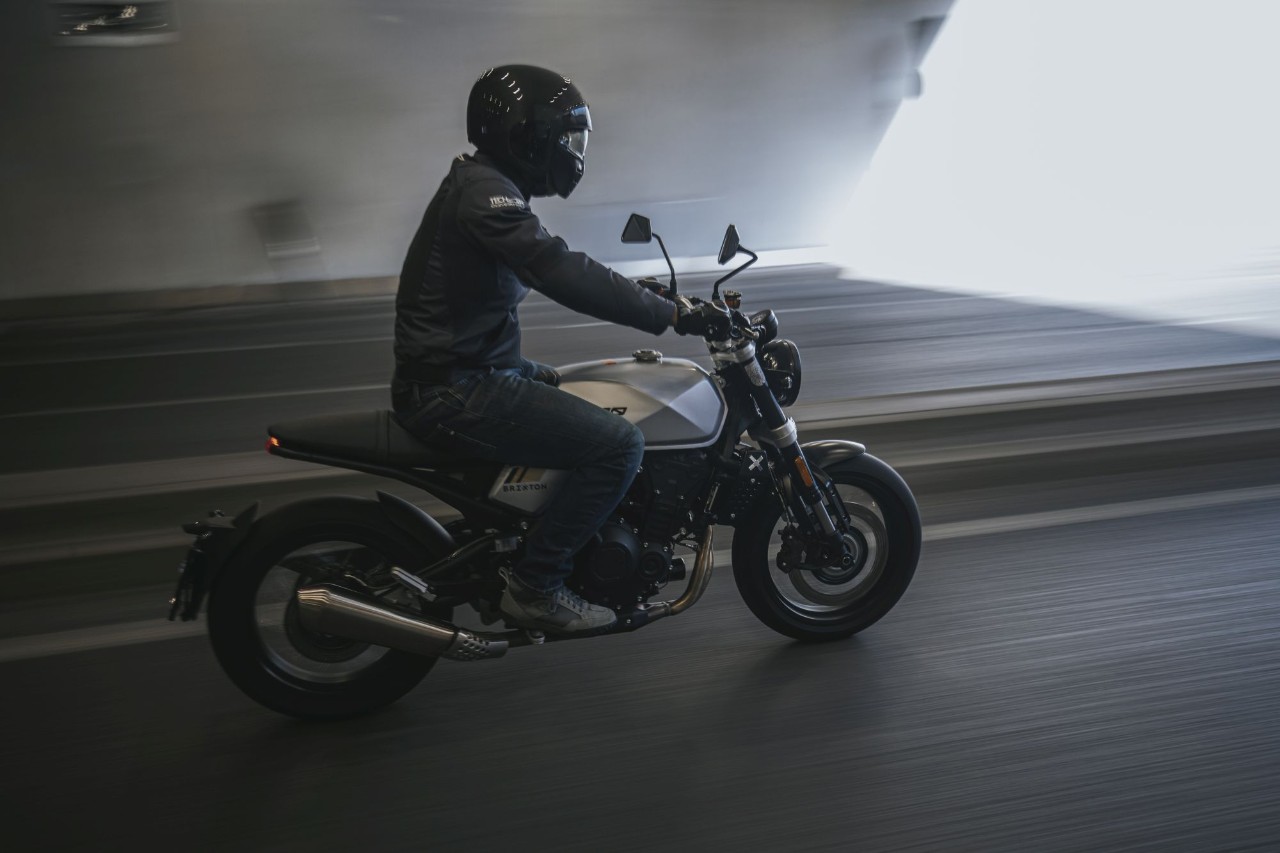 Brixton Crossfire 500 vs Husqvarna Svartpilen 401