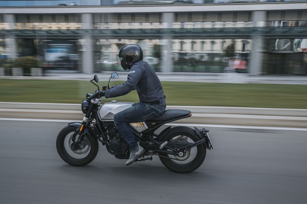 Brixton Crossfire 500 vs Husqvarna Svartpilen 401