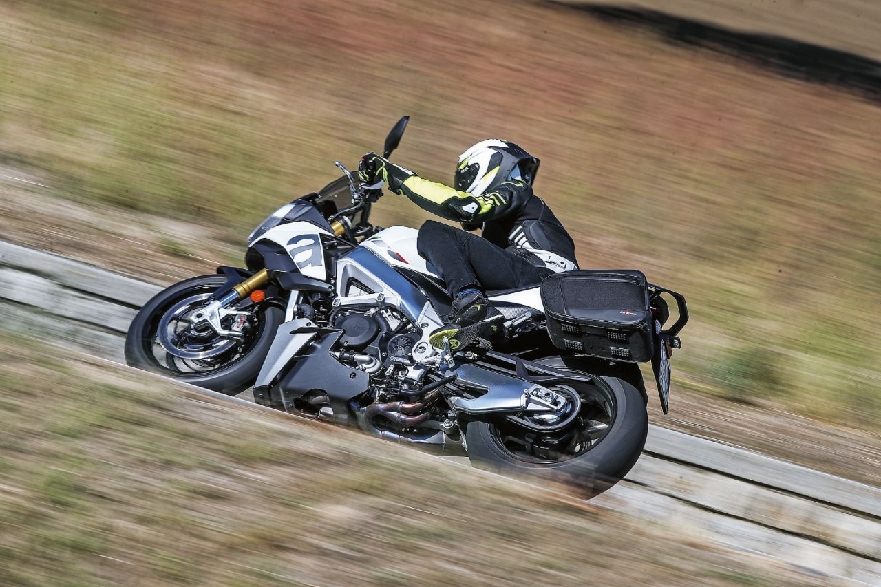 Aprilia Tuono V4 VS KTM 1290 Super Duke GT: la SFIDA delle hypernaked!