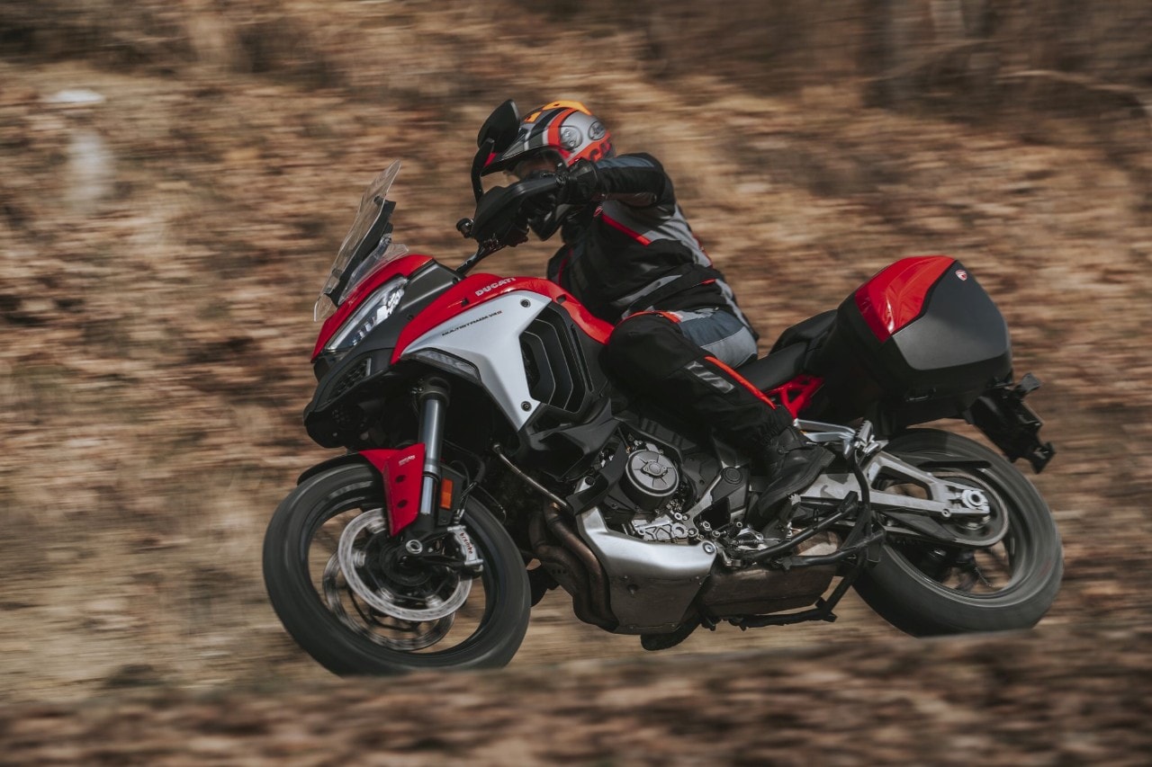 bmw r 1250 gs adventure vs ducati multistrada