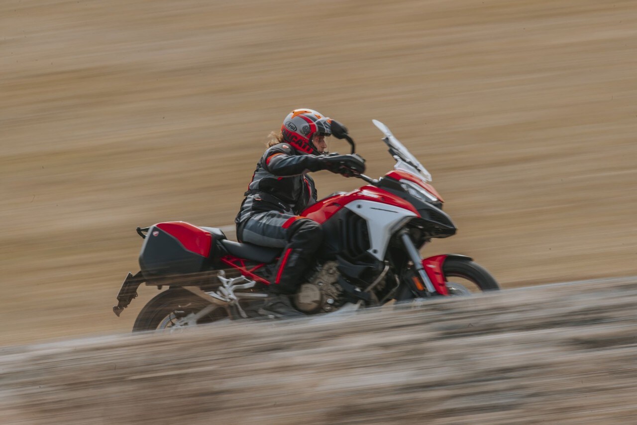 Comparativa BMW R 1250 GS Adventure, Ducati Multistrada V4 S: le crossover premium