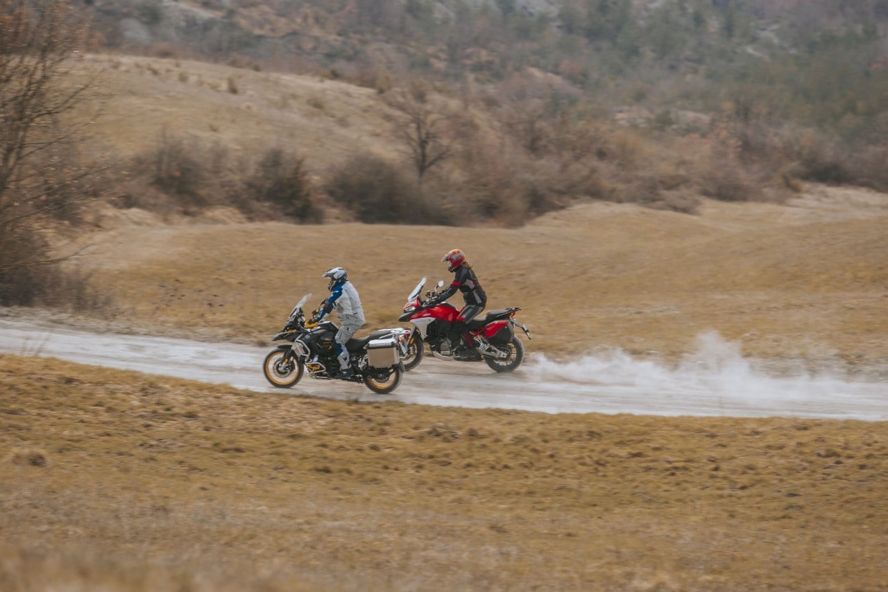 Comparativa BMW R 1250 GS Adventure, Ducati Multistrada V4 S: le crossover premium