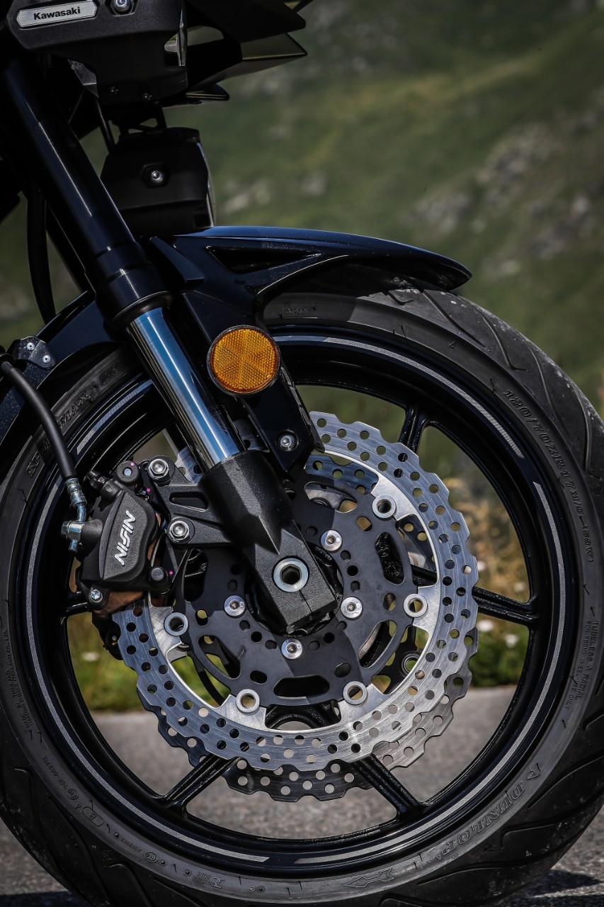 Comparativa Crossover: Yamaha Tracer 700 vs Kawasaki Versys 650 vs Suzuki V-Strom 650 XT