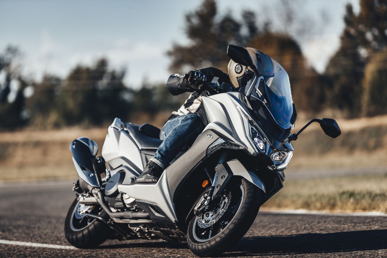 BMW C 650 Sport, Kymco AK 550, Yamaha TMAX 560 Tech Max: over the TOP!