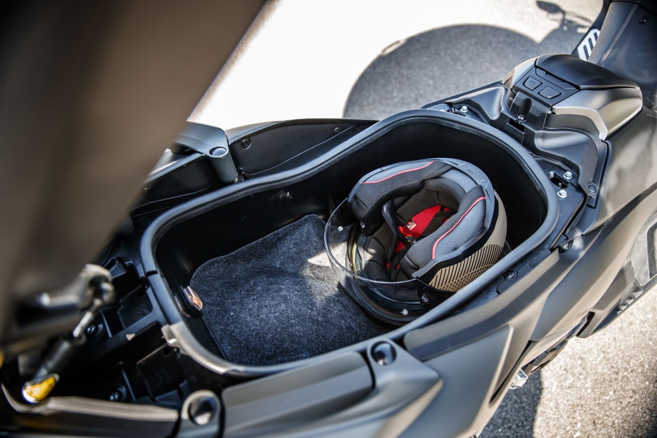 BMW C 650 Sport, Kymco AK 550, Yamaha TMAX 560 Tech Max: over the TOP!