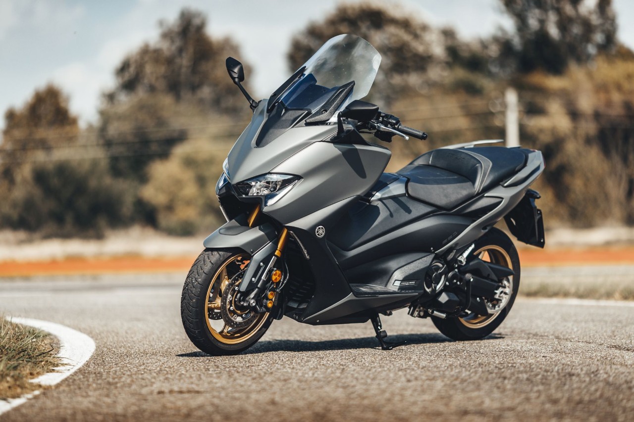 BMW C 650 Sport, Kymco AK 550, Yamaha TMAX 560 Tech Max: over the TOP!