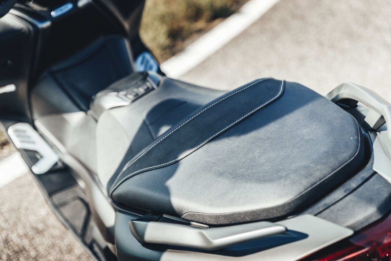 BMW C 650 Sport, Kymco AK 550, Yamaha TMAX 560 Tech Max: over the TOP!