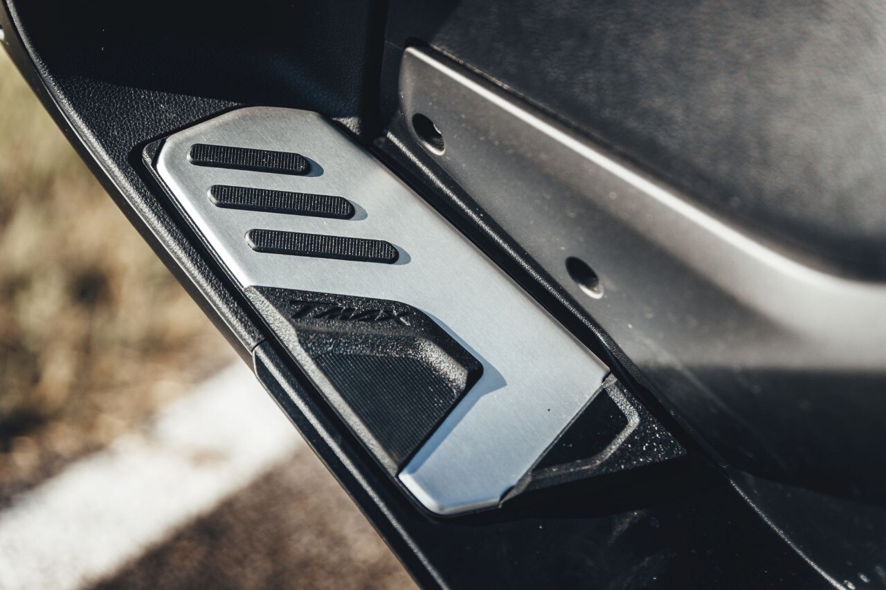 BMW C 650 Sport, Kymco AK 550, Yamaha TMAX 560 Tech Max: over the TOP!