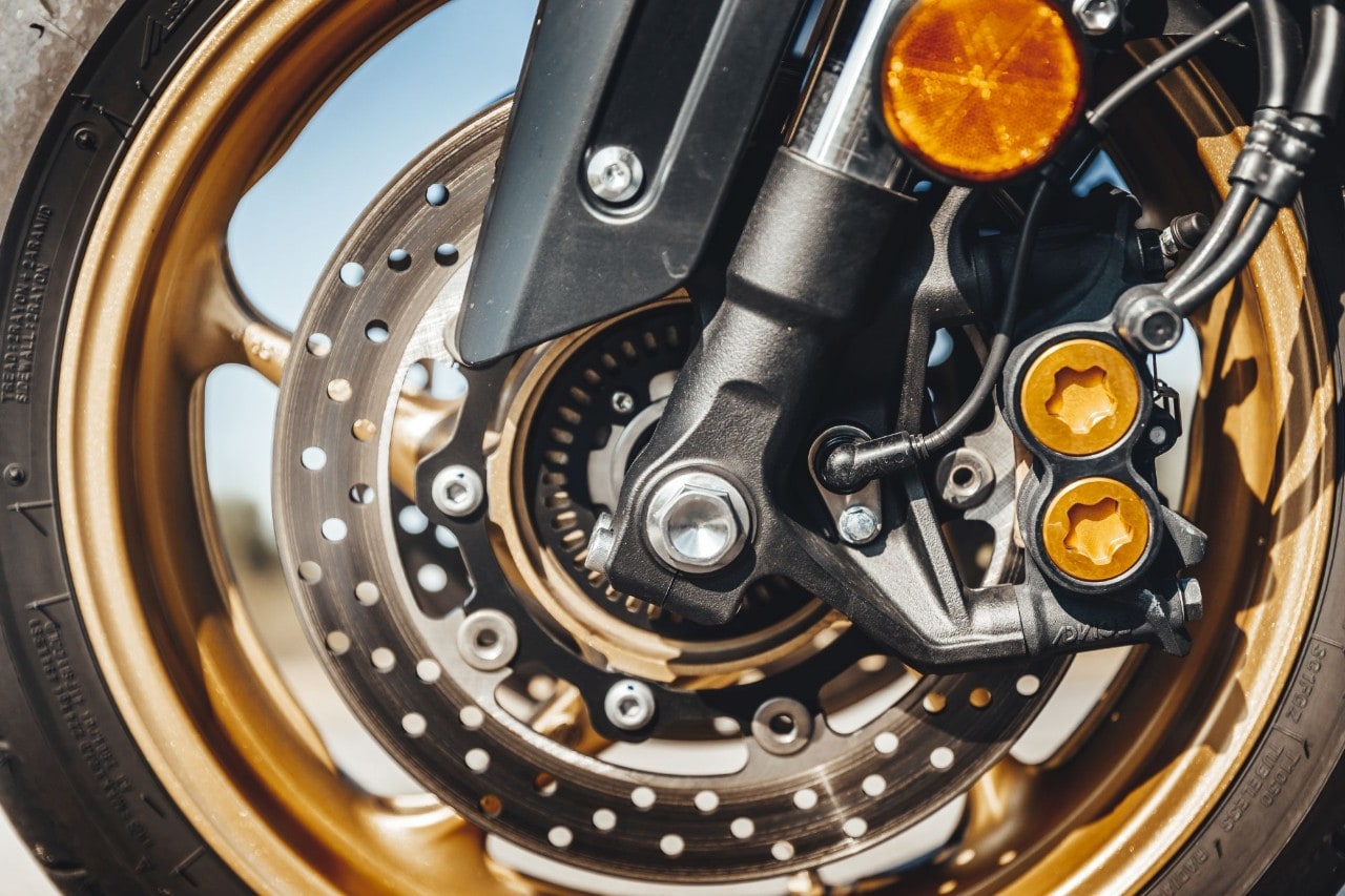 BMW C 650 Sport, Kymco AK 550, Yamaha TMAX 560 Tech Max: over the TOP!