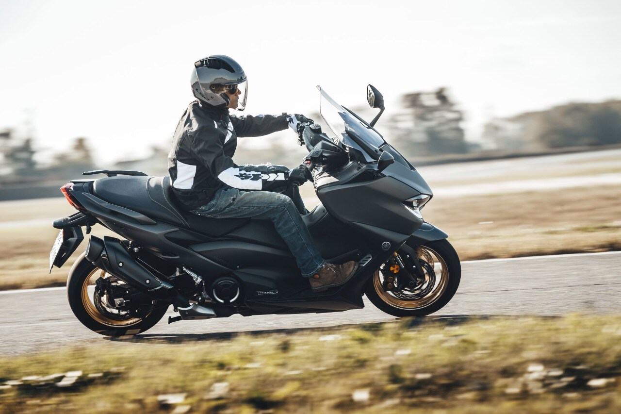 BMW C 650 Sport, Kymco AK 550, Yamaha TMAX 560 Tech Max: over the TOP!