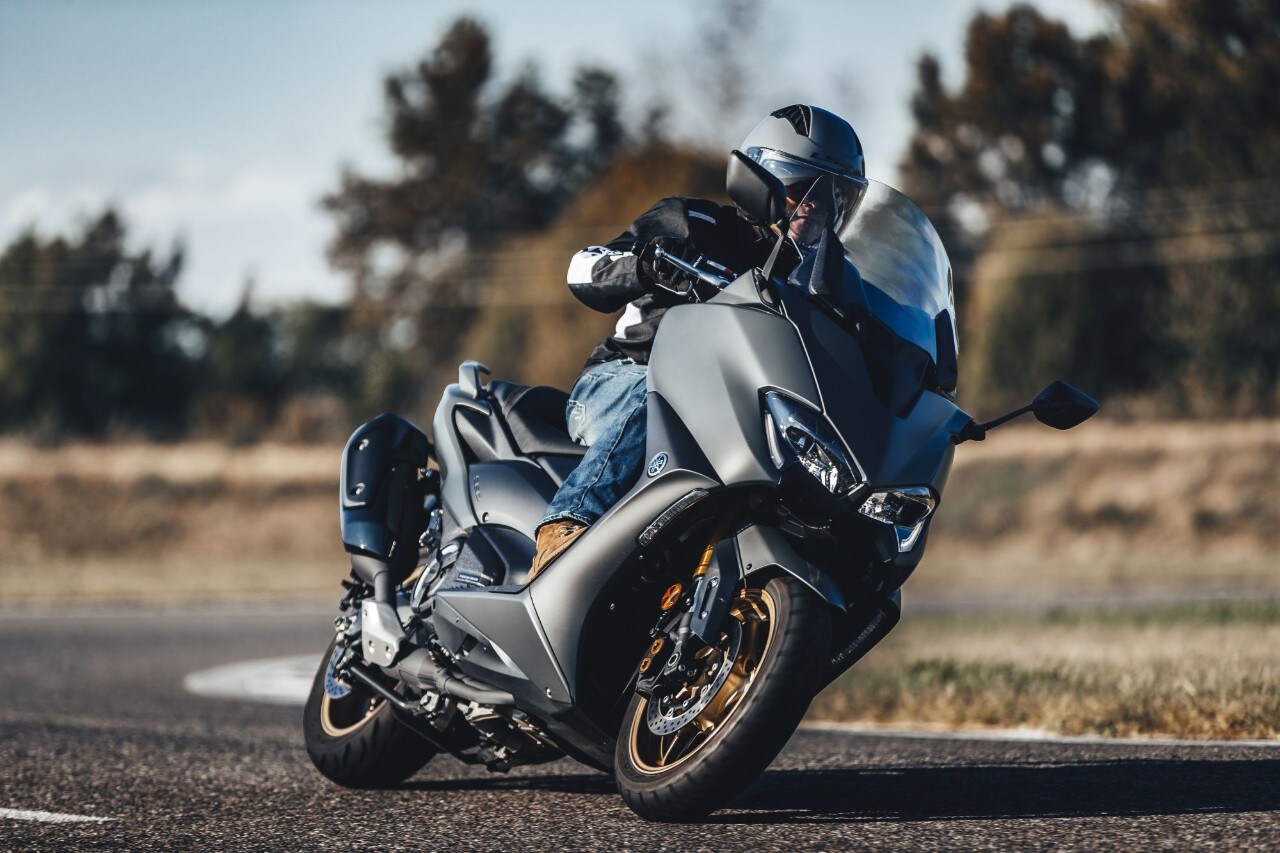 BMW C 650 Sport, Kymco AK 550, Yamaha TMAX 560 Tech Max: over the TOP!